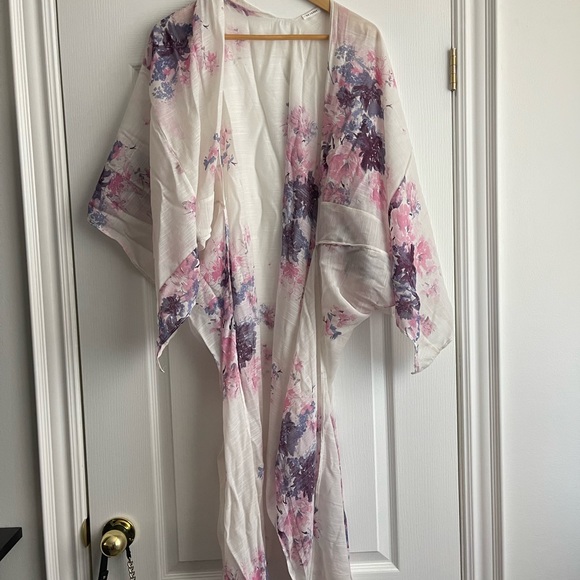 Vici kimono. Never worn - Picture 4 of 4